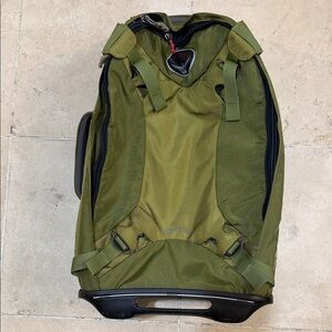 OSPREY Olive Green Men's Travel Backpack